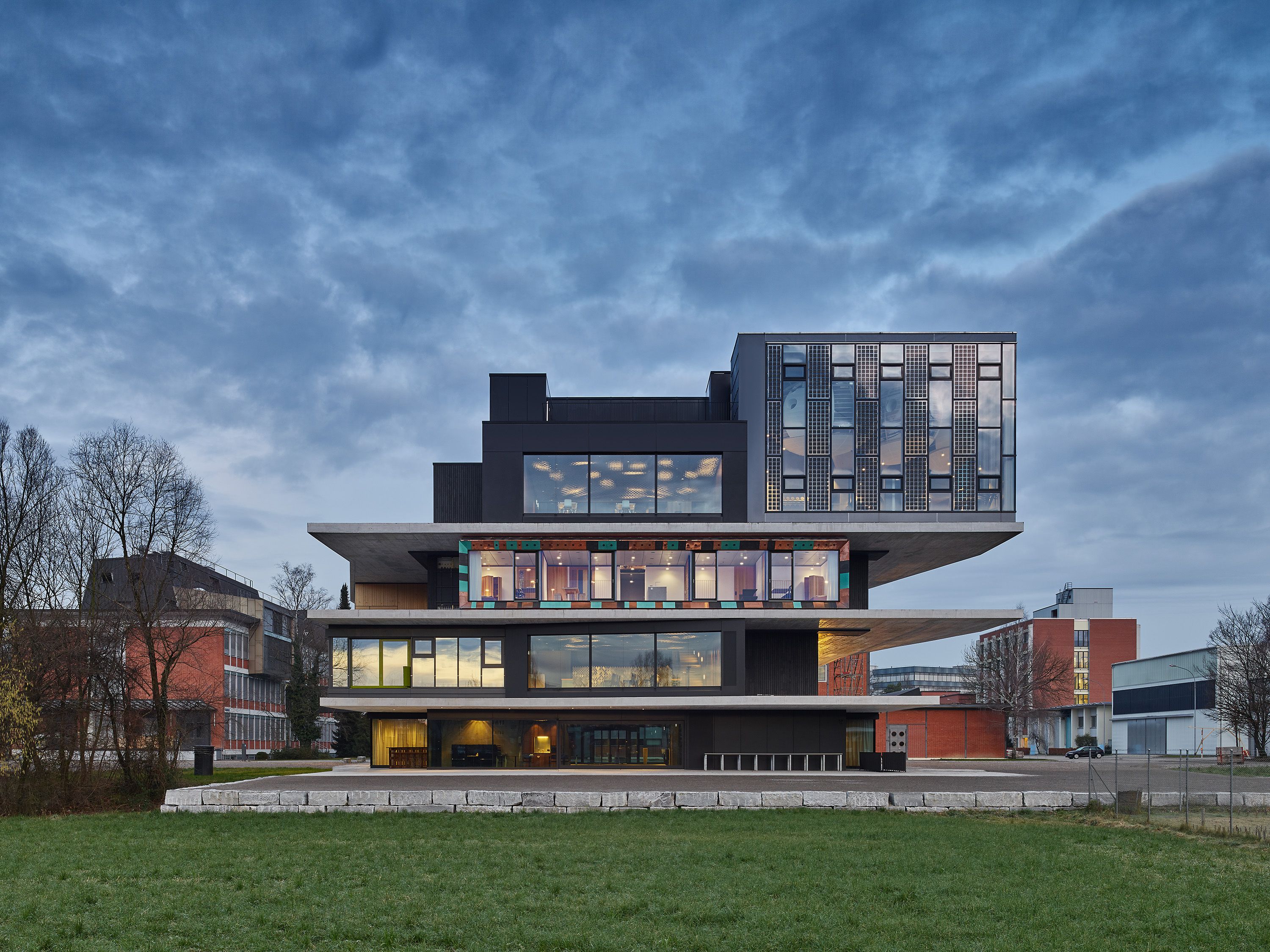 Materiale per pavimenti e pareti ricavato da scarti riciclati: unità sperimentale UMAR nel campus NEST di Dübendorf, progettata da Werner Sobek in collaborazione con Dirk Hebel e Felix Heisel.