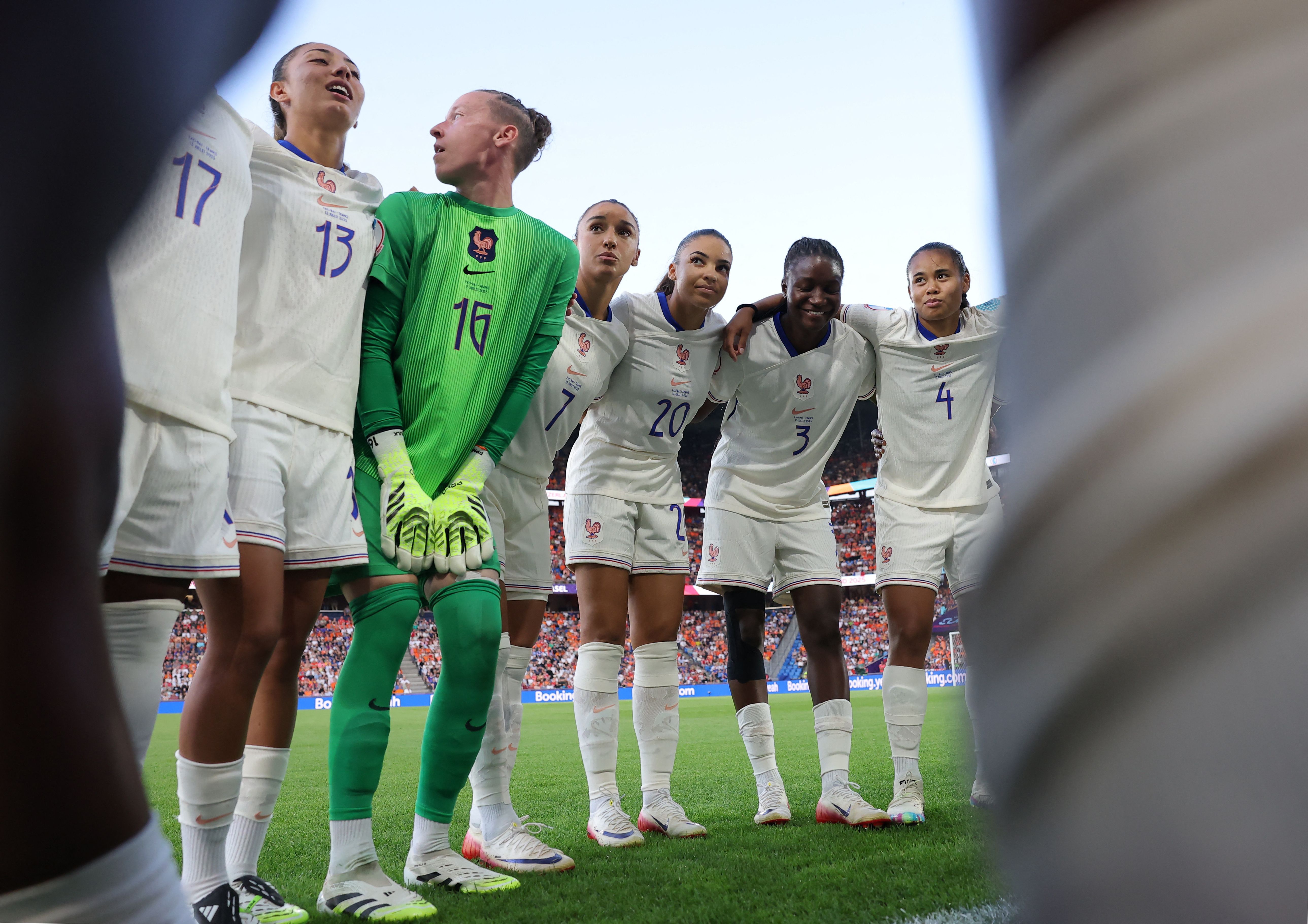 Les joueuses de l'équipe de France se rassemblent avant le match contre les Pays-Bas