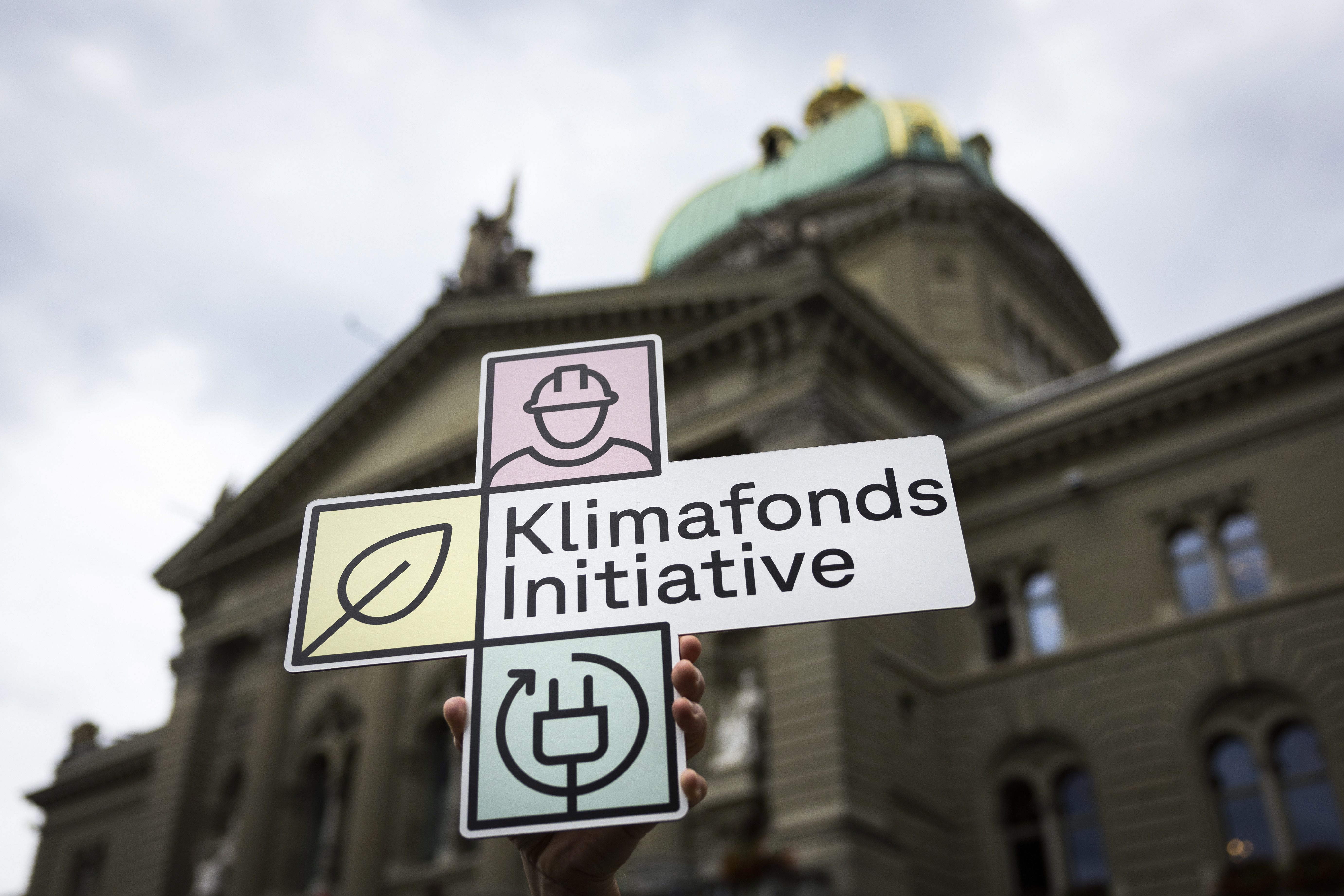 Klimawandel und Milliardenfrage: Die Schweiz spürt die Folgen der Erderwärmung immer deutlicher – am 8. März entscheidet die Stimmbevölkerung über einen nationalen Klimafonds.