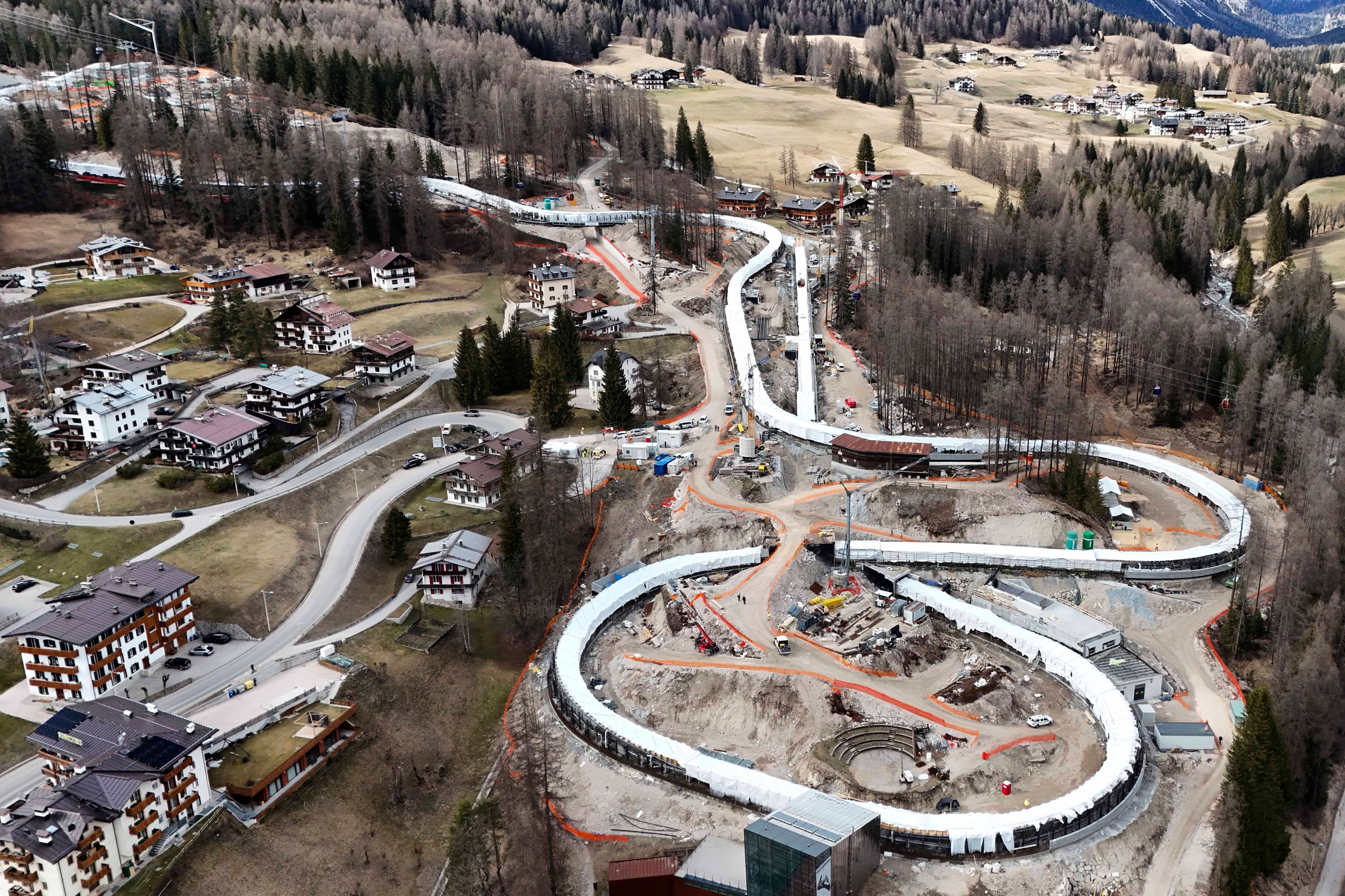 Die neue Bob- und Rodelbahn in Cortina während der Bauphase im Januar 2025.