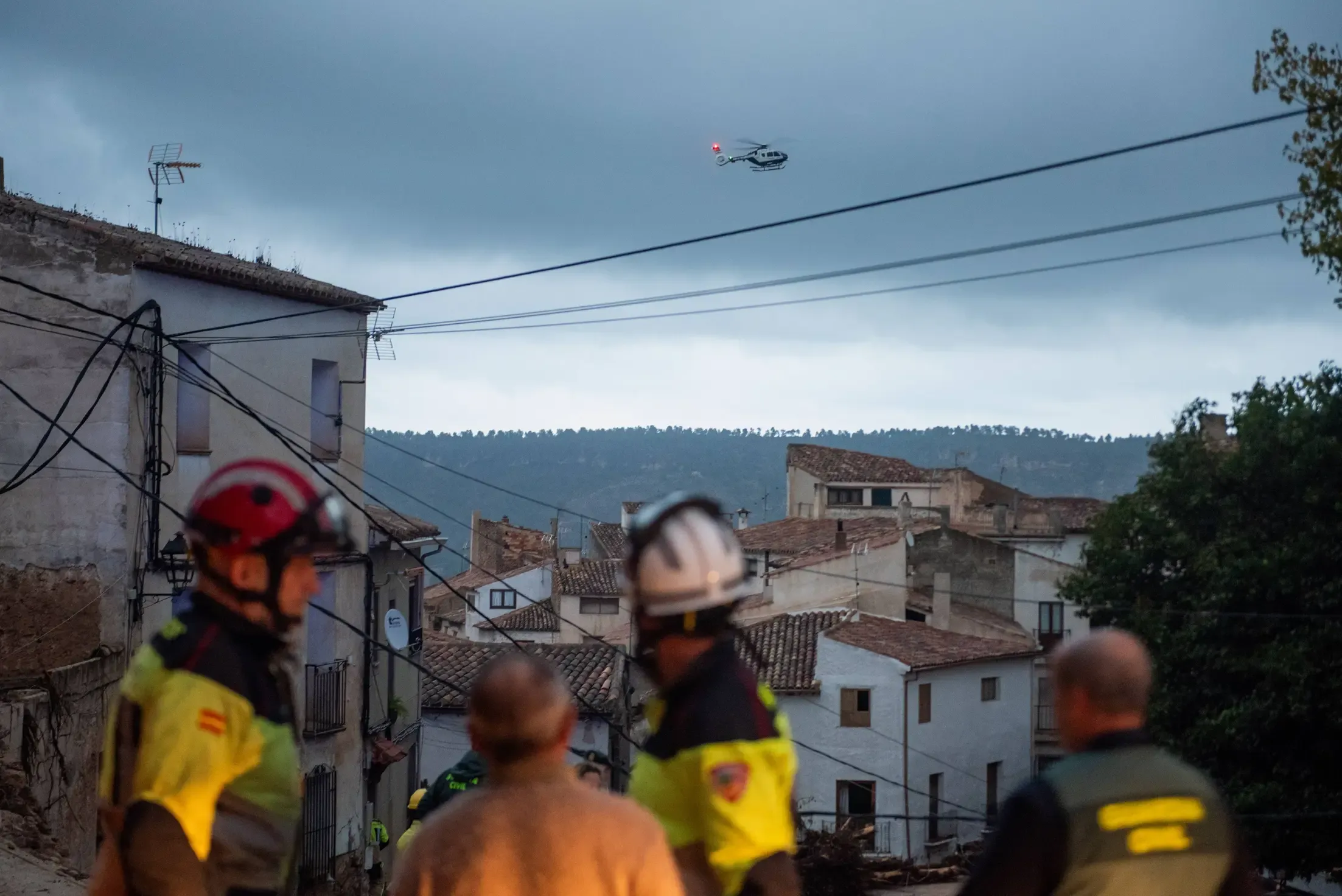 In Letur trat der Fluss, der durch das Dorf fliesst, über die Ufer. Rund 30 Personen waren deswegen in ihren Häusern gefangen.