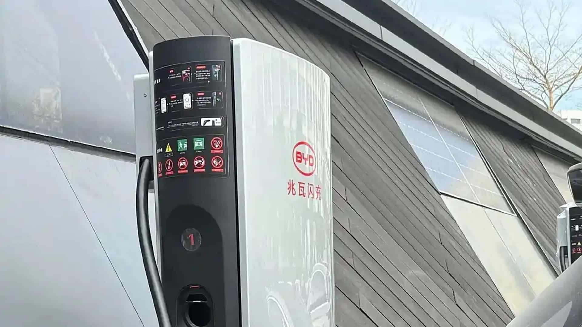 Neuartige Ladesäulen sollen bis zu 1000 kW an Ladeleistung bieten.