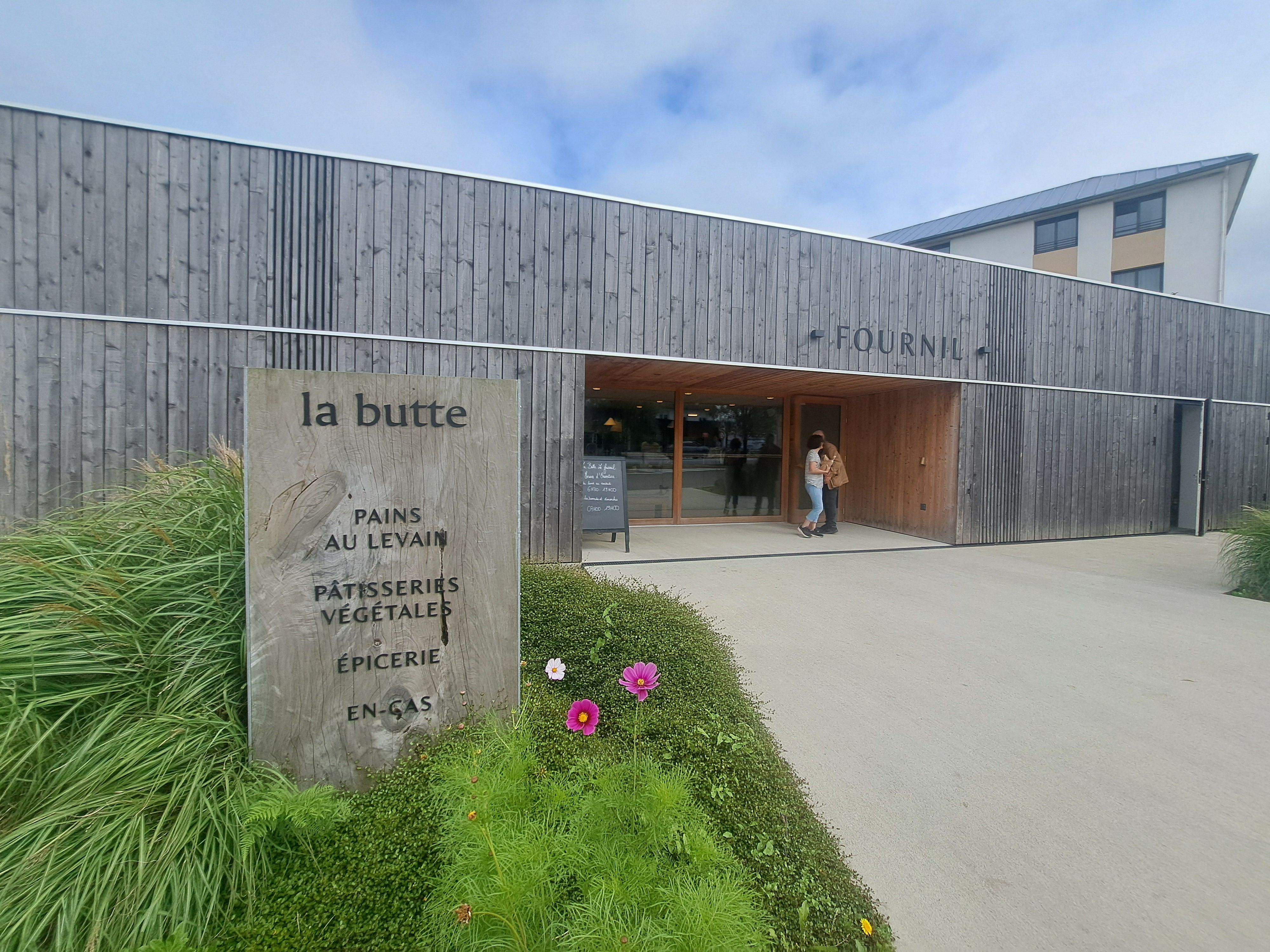 Eingang des Hotels La Butte