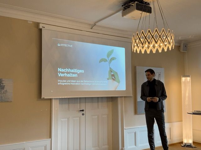 Torben Emmerling spricht während seiner Keynote im Rahmen des Jahresauftakts des Sustainable Switzerland Entrepreneurs Club.