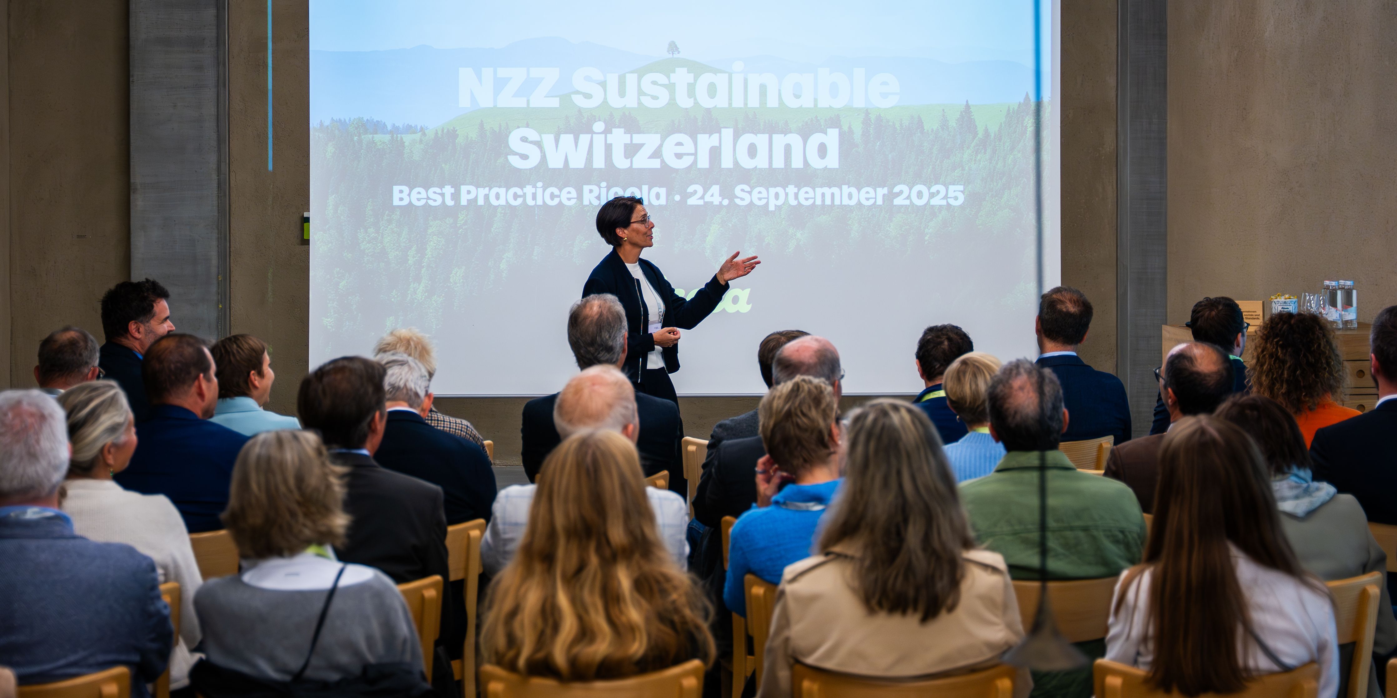 Präsentation beim Firmenbesuch bei Ricola