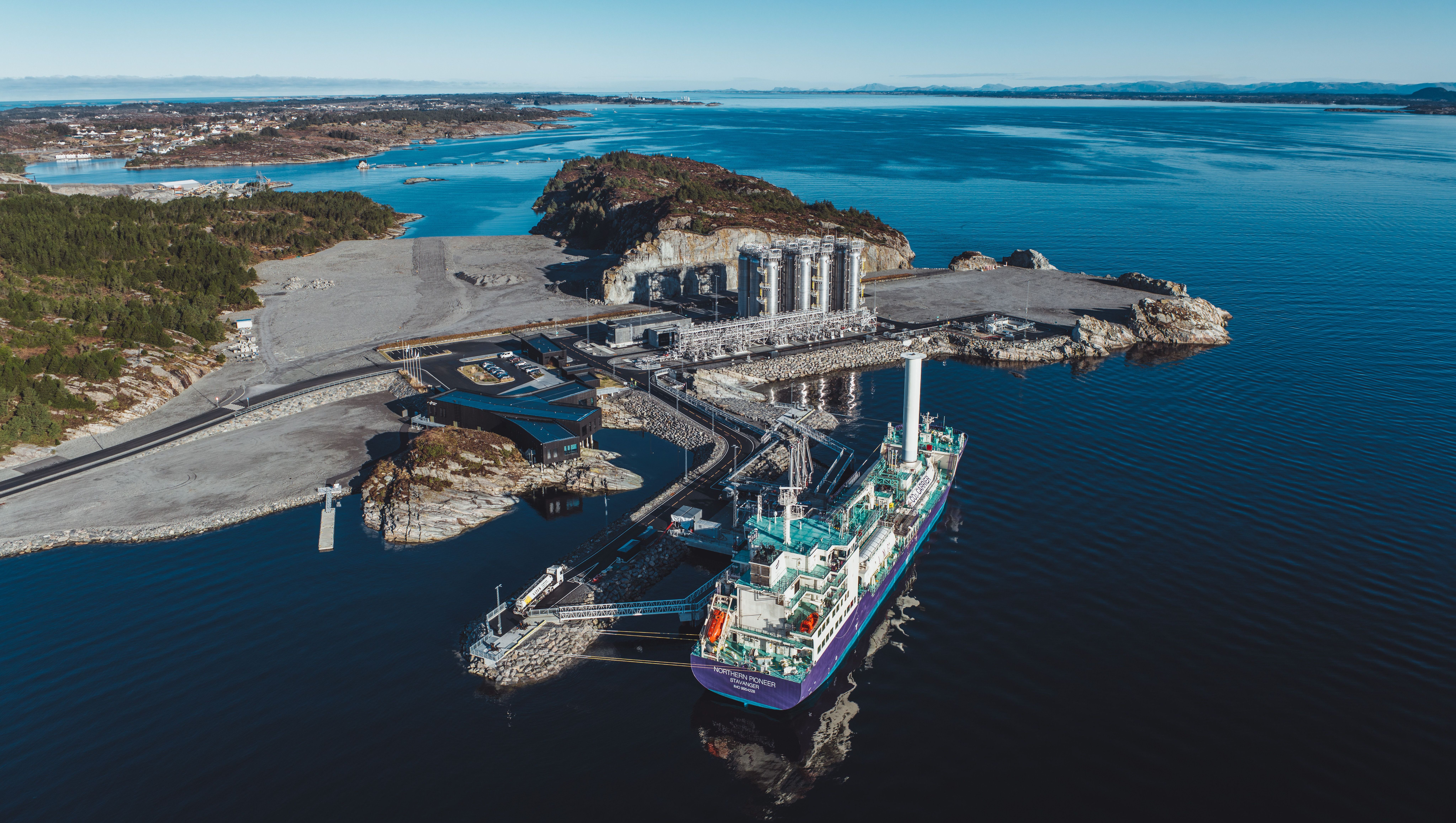 Die CO₂-Anlage «Northern Lights» in Øygarden an der norwegischen Küste mit Speicher- und Verladeinfrastruktur für abgeschiedenes Kohlendioxid.