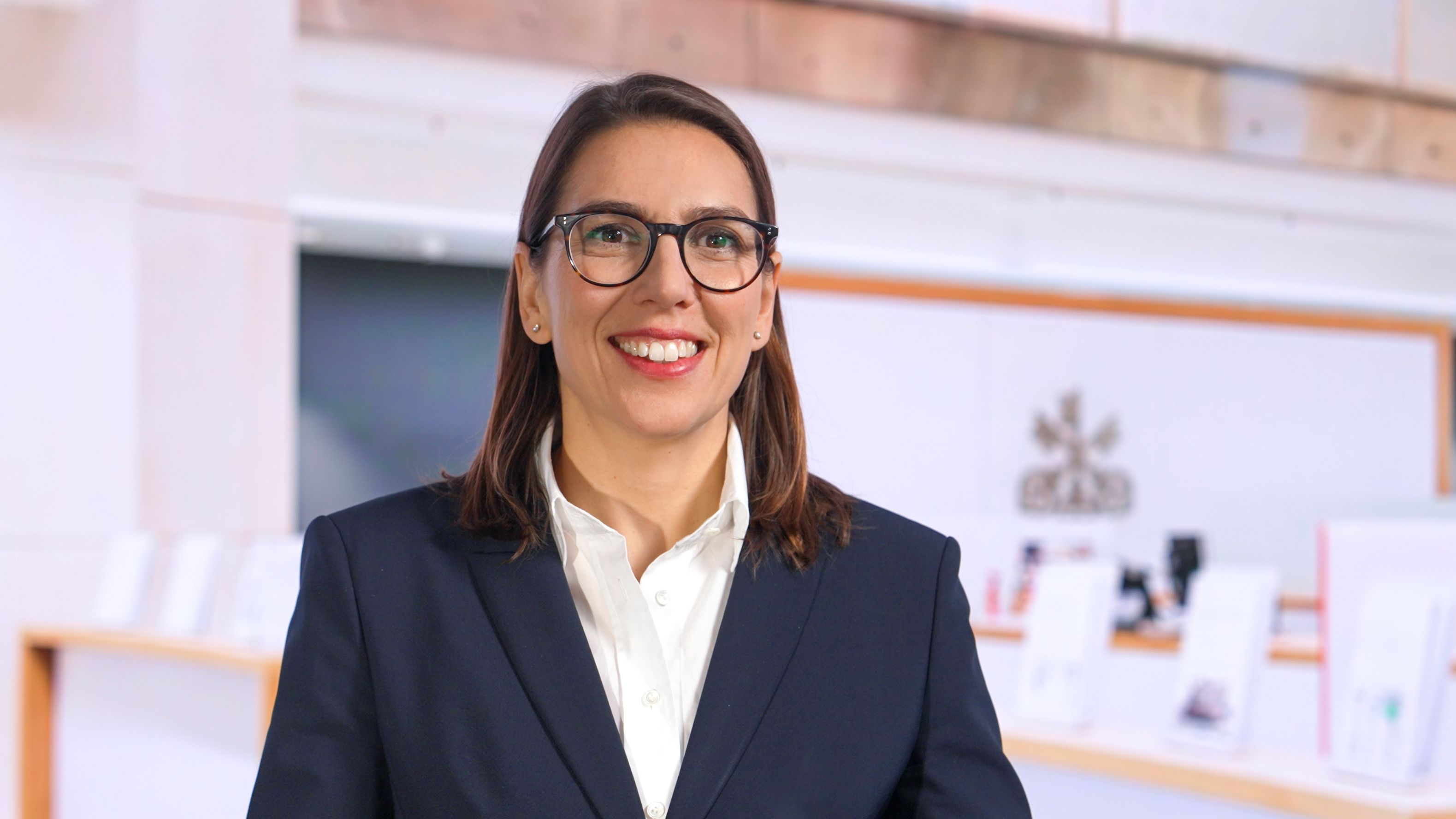 Poträtbild von Sabine Magri, Leiterin Personal Banking, UBS Switzerland AG