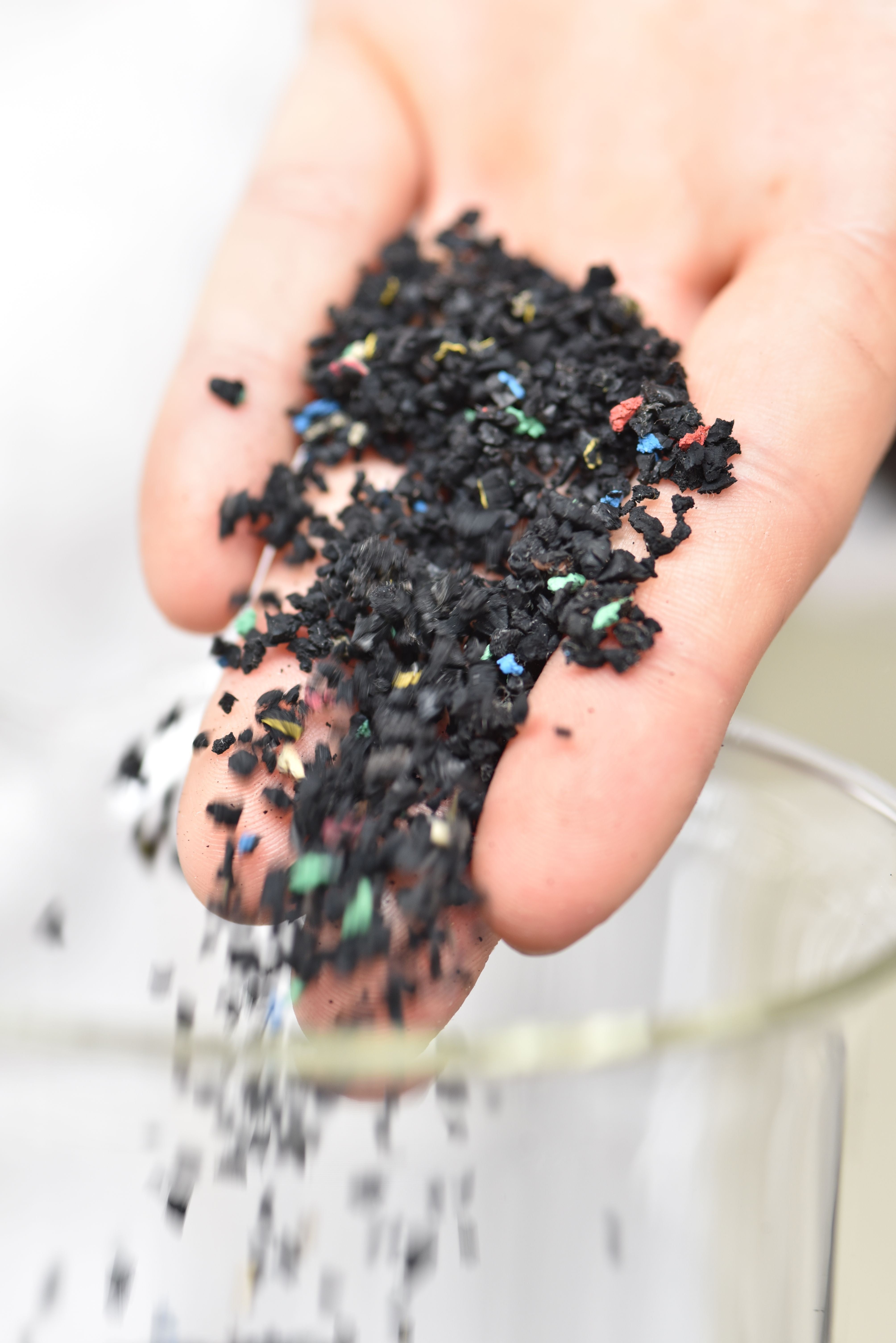 Nach dem Schreddern wird das Granulat weiterverarbeitet.