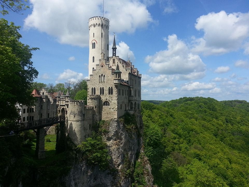 https://pixabay.com/photos/castle-lichtenstein-castle-2694027/