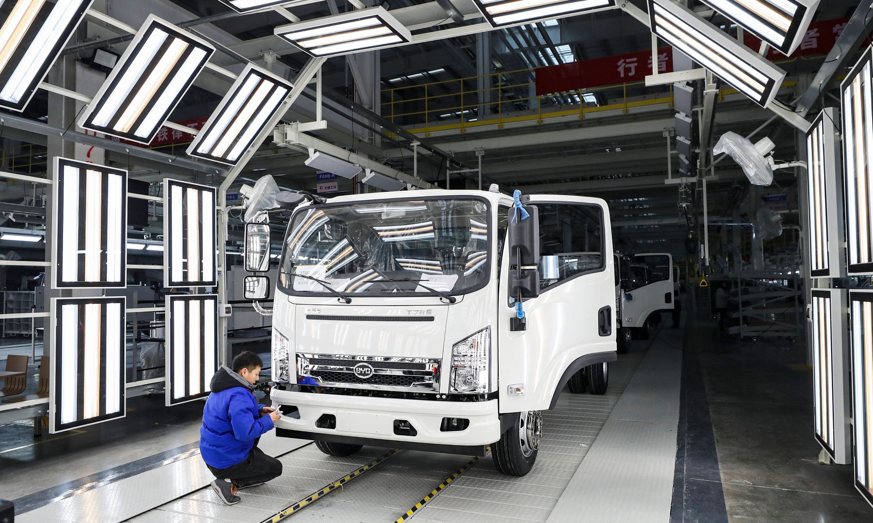 Fertigungsstrasse des chinesischen E-Fahrzeug-Herstellers BYD: Bei schweren Fahrzeugen kommt die Elektrifizierung nicht voran. Bild: Imago 