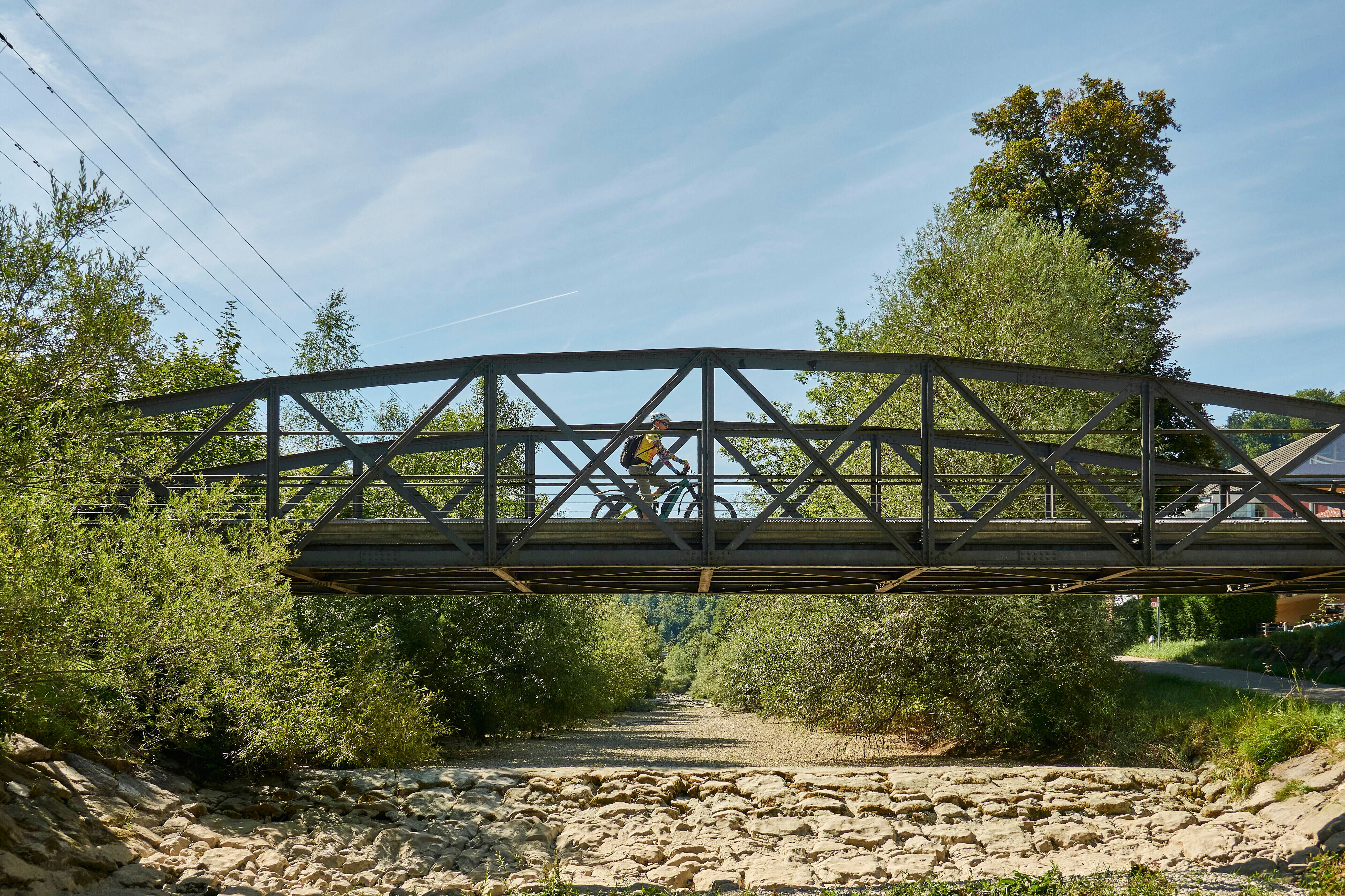 Ein ausgetrocknetes Bachbett im Zürcher Oberland