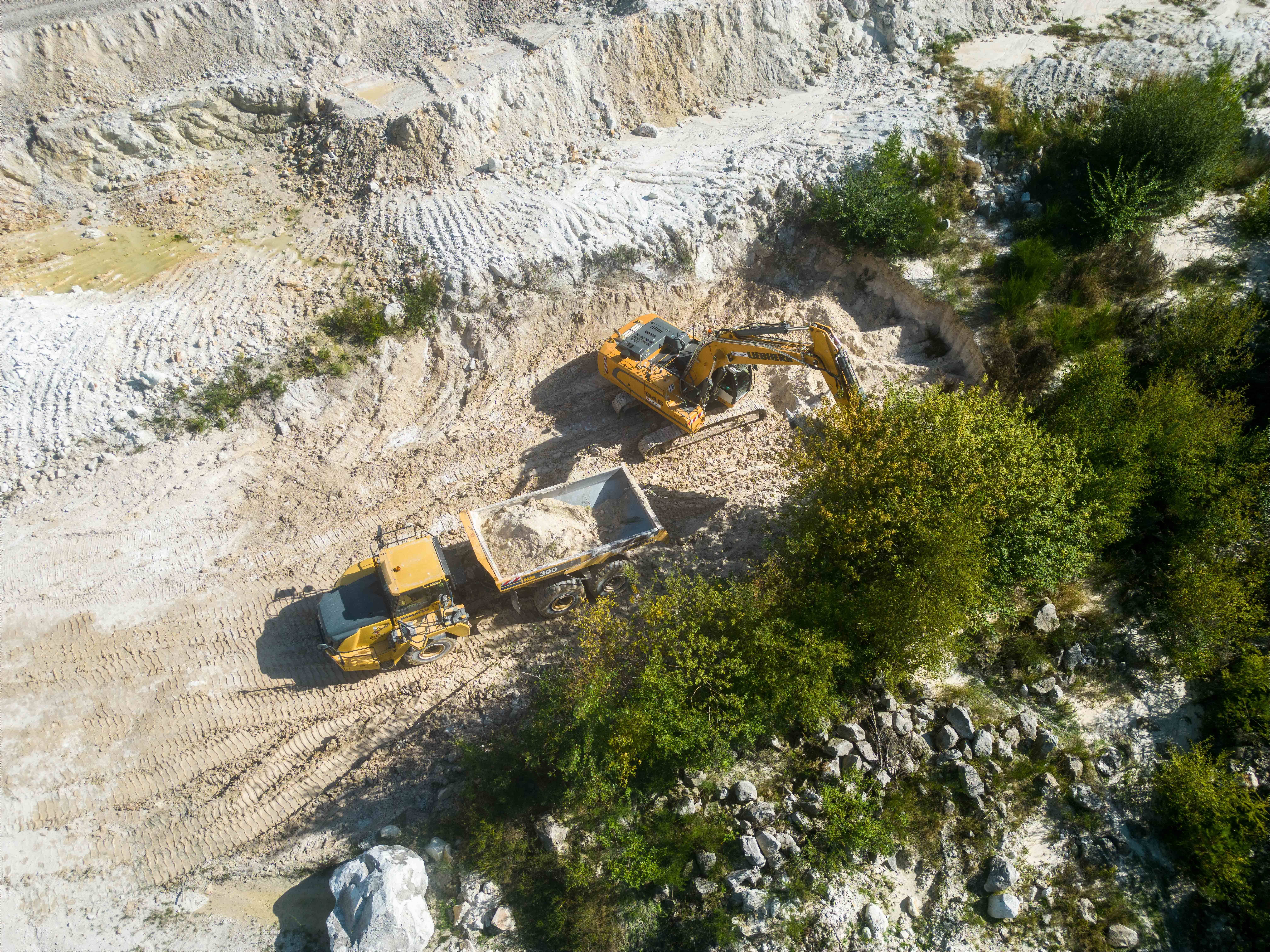 Lavori nella miniera di caolino in Alvernia, dove verrà estratto il litio. Immagine.