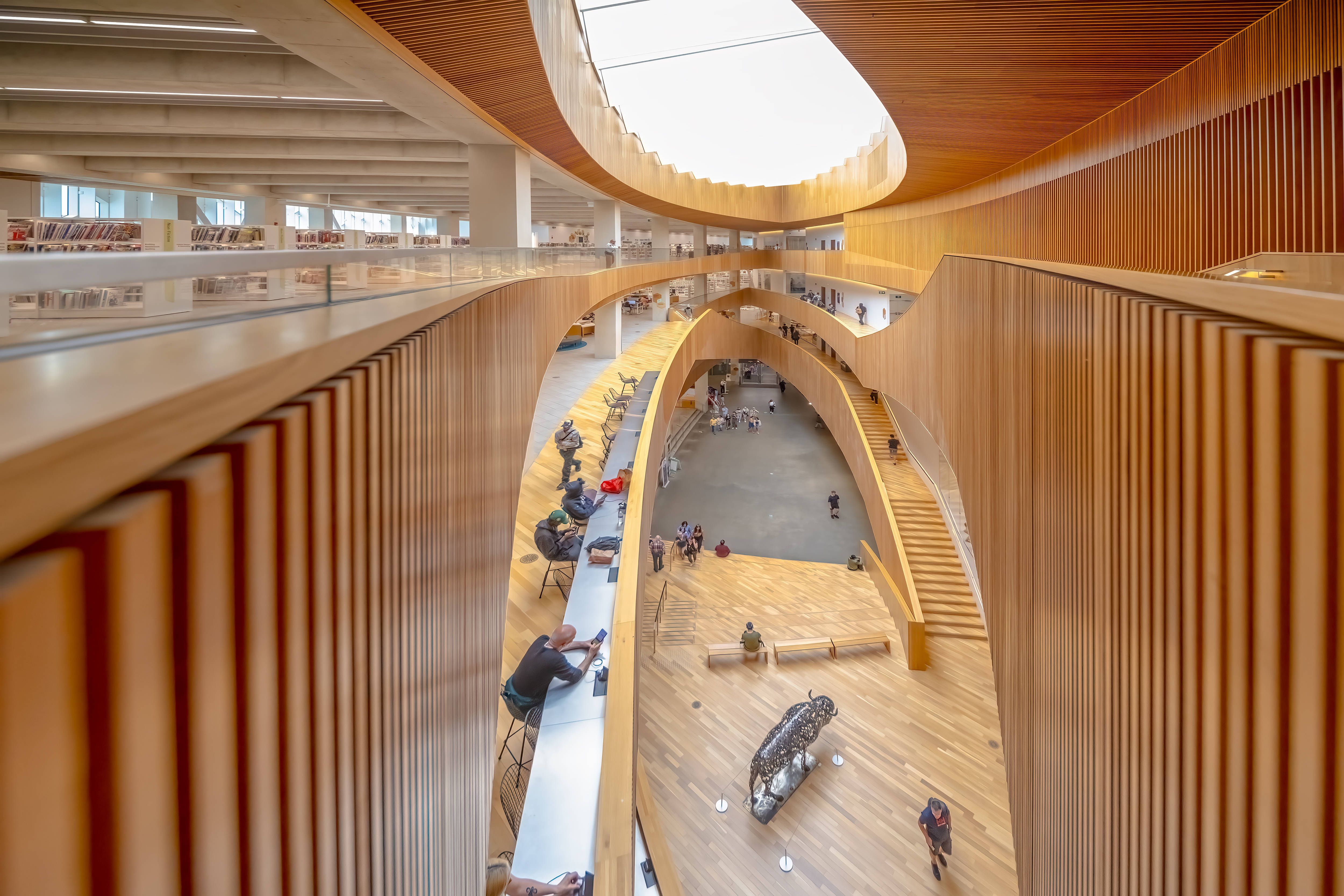 Blick in die Bibliothek von Calgary, Kanada.