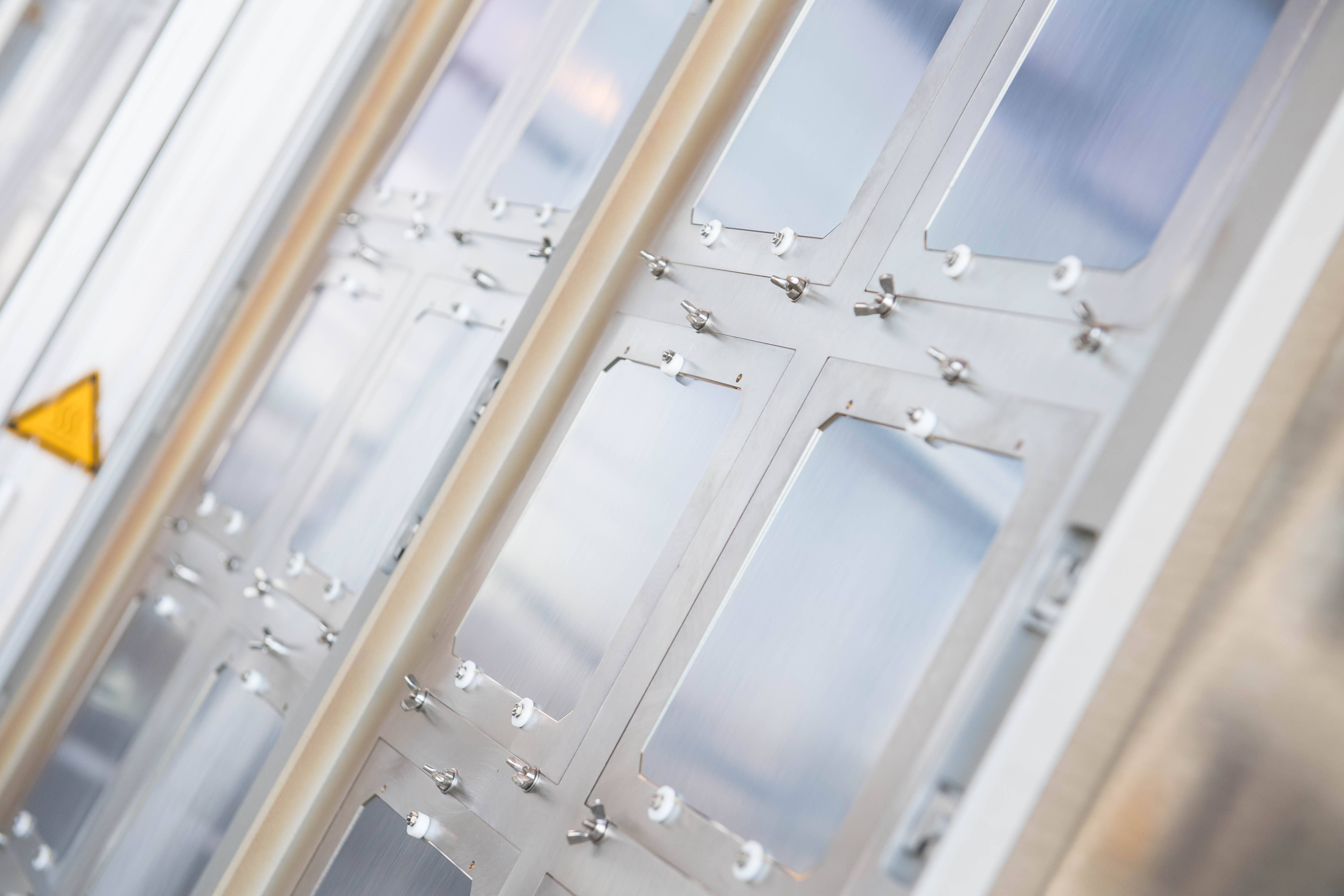 In Brandenburg baut das britische Unternehmen Oxford PV an Perowskit-Solartechnologie. Das Ziel: die Marktreife der Solarzellen.