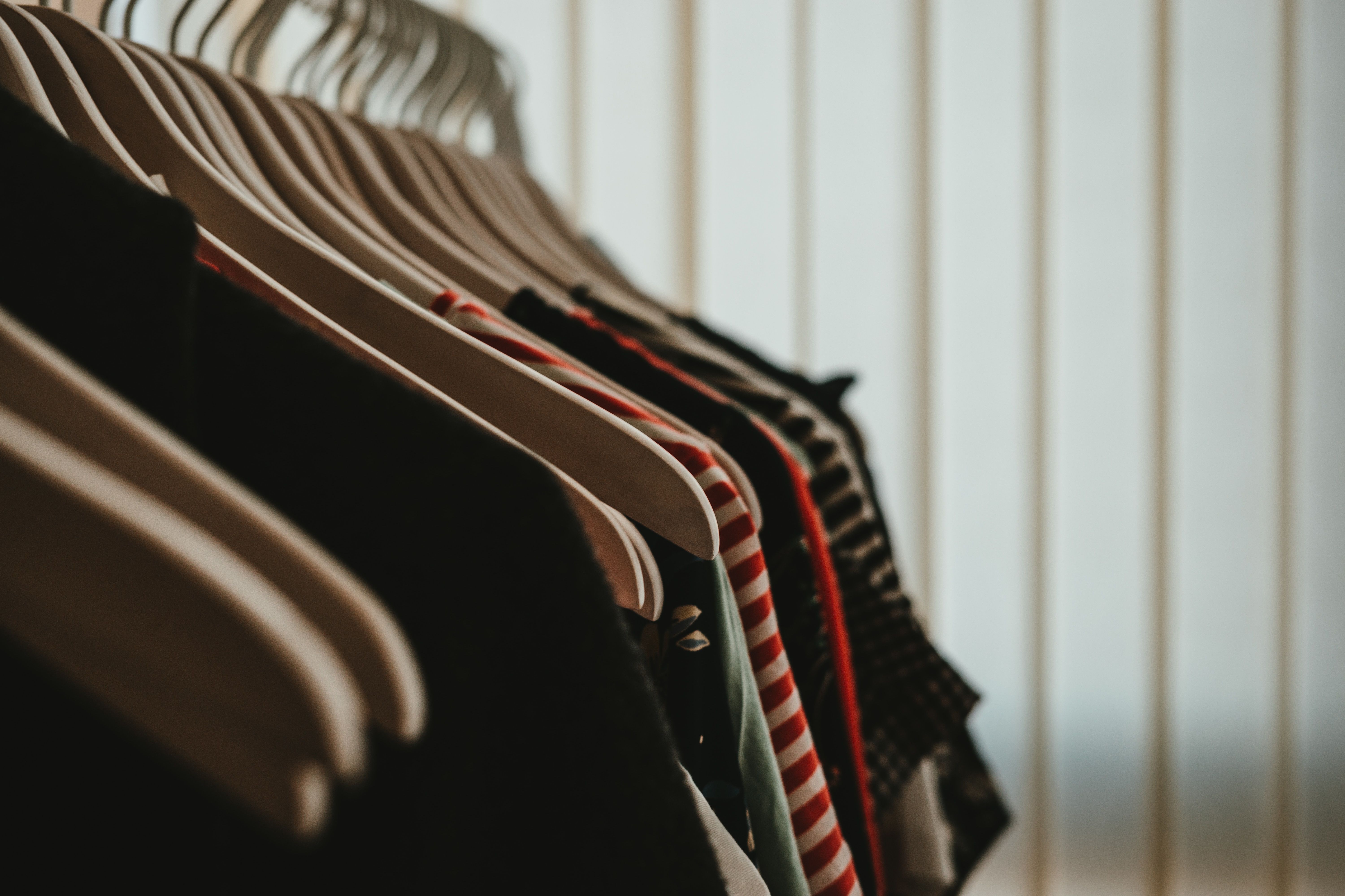Jedes einzelne Kleidungsstück besteht aus verschiedenen Produktionsschritten in denen die Nachhaltigkeit mit eingeplant werden muss.