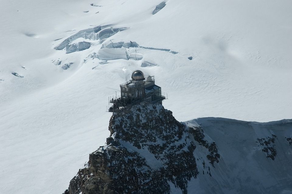 https://pixabay.com/photos/jungfraujoch-sphinx-observatory-559876/