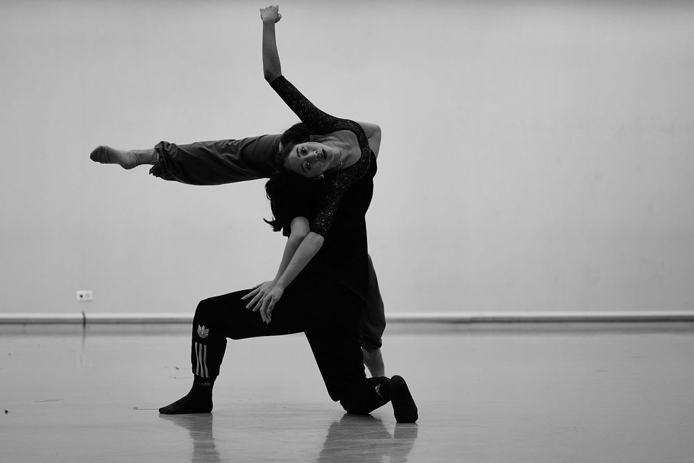 Une danseuse et un danseur du Junior Ballet lors des répétitions de "The Butterfly Effect".