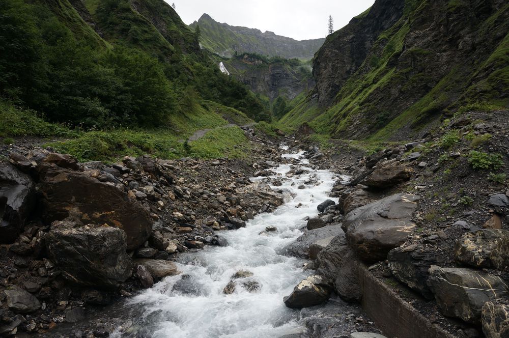 Der Gufelbach im Weisstannental (SG) nach der Ableitung zur Wasserkraftnutzung. 
