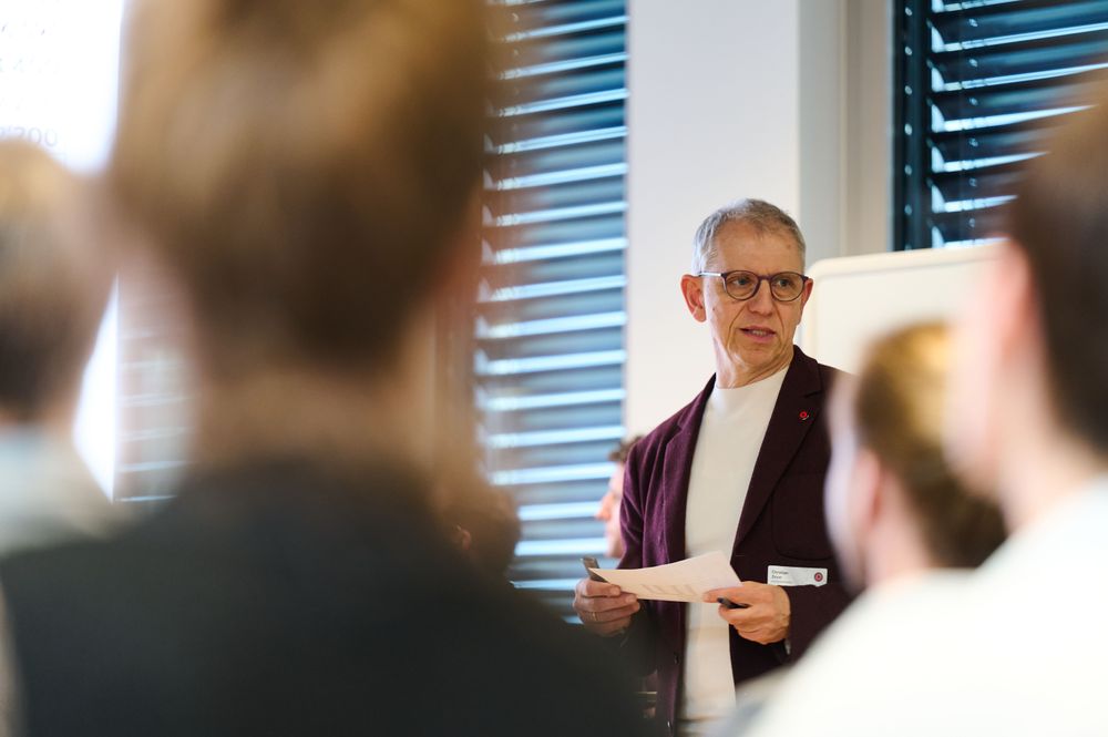 Christian Zeyer donne une conférence