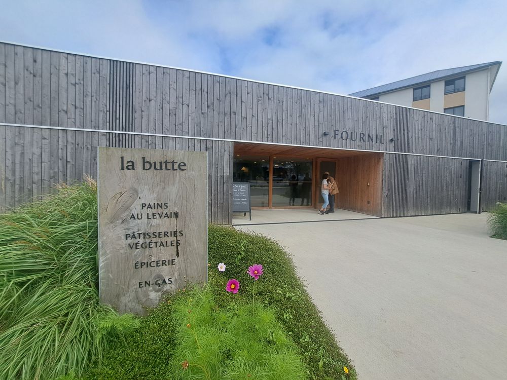 Entrée de l'hôtel La Butte