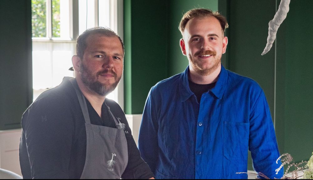 Sotto la direzione dello chef Pascal Steffen (a sinistra), PureUp collabora con il ristorante stellato Roots di Basilea. Immagine: zvg