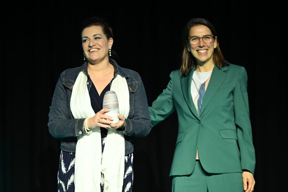 Natalie Spross gewinnt am SEF.WomenAward 2026, Ehrenpreis für Karin Lenzlinger