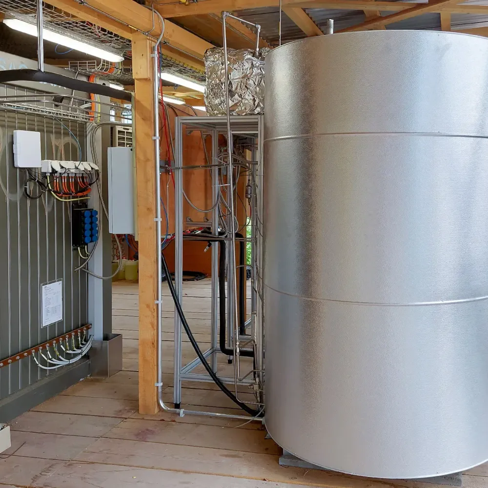 Ein 1,4 Kubikmeter grosser Edelstahlkessel am Campus Hönggerberg, der zwei bis drei Tonnen unbehandeltes Eisenerz fasst