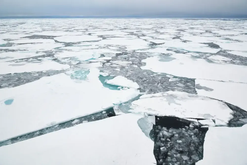 Packeis im Arktischen Ozean.
