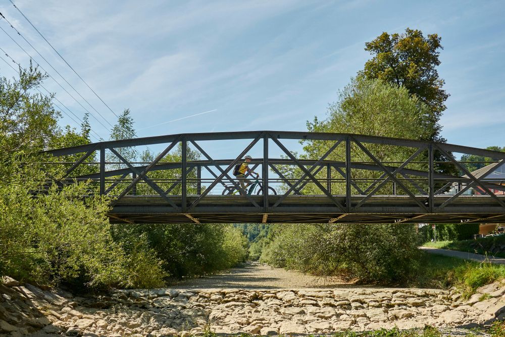 Ein ausgetrocknetes Bachbett im Zürcher Oberland