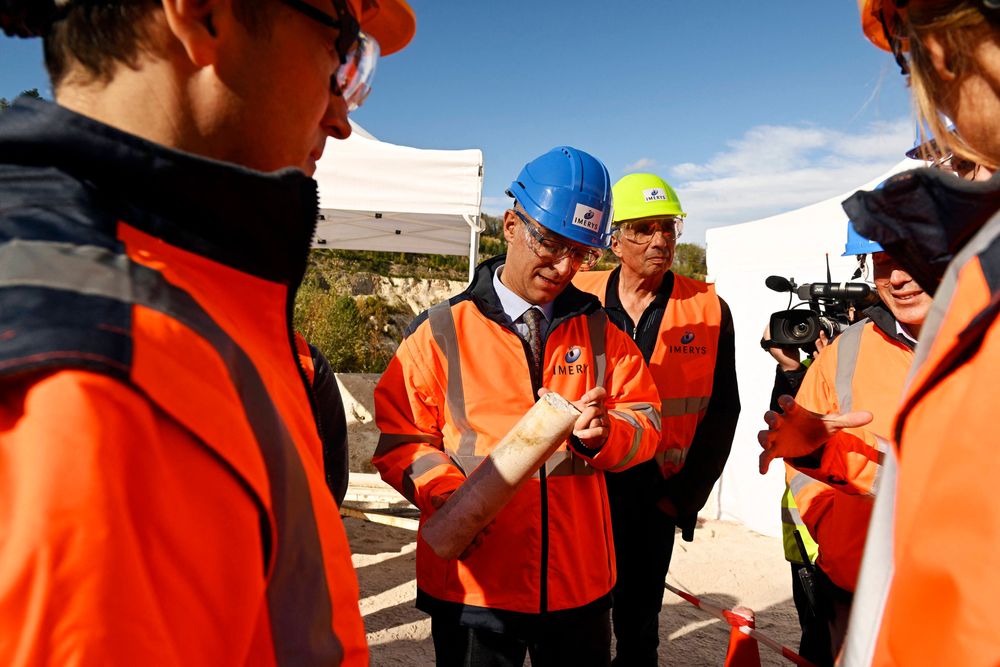 Molti francesi sono rimasti sorpresi quando, nell'ottobre 2022, hanno scoperto che oltre 100 milioni di tonnellate di litio erano stoccate in Alvernia e che Imerys voleva estrarre il metallo leggero.