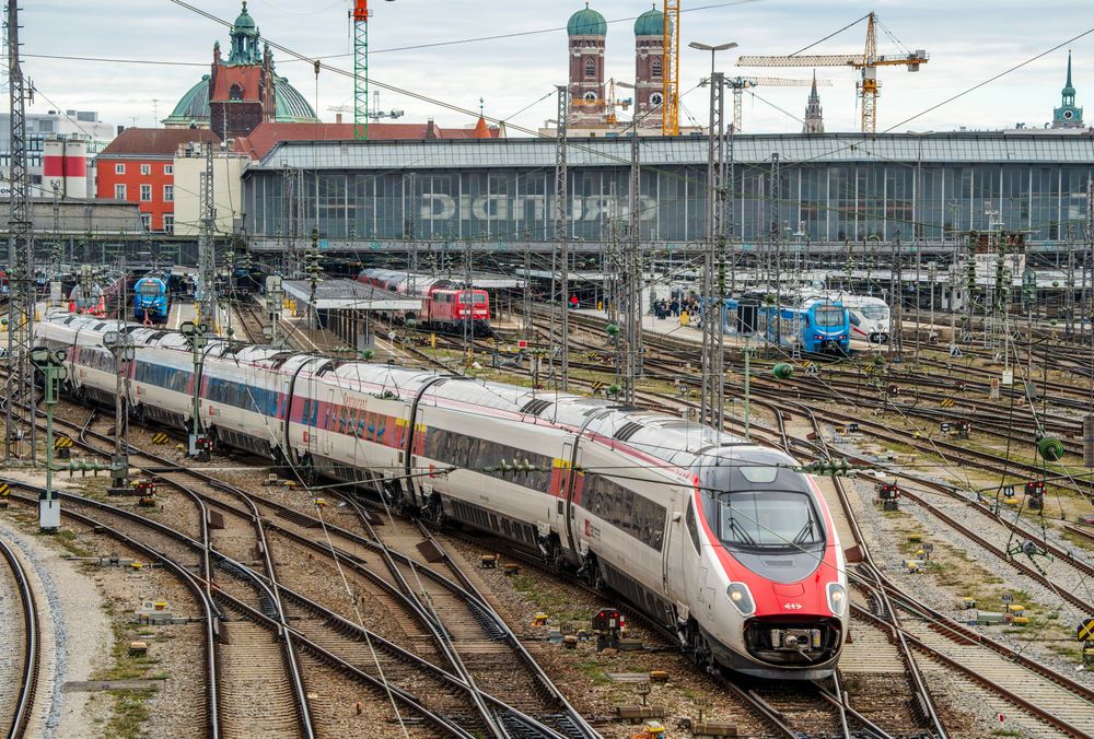 Bis anhin halten Züge vor Signalen mit Rotlicht an. Bei vollautomatischen Zügen werden Signale nicht mehr nötig sein.