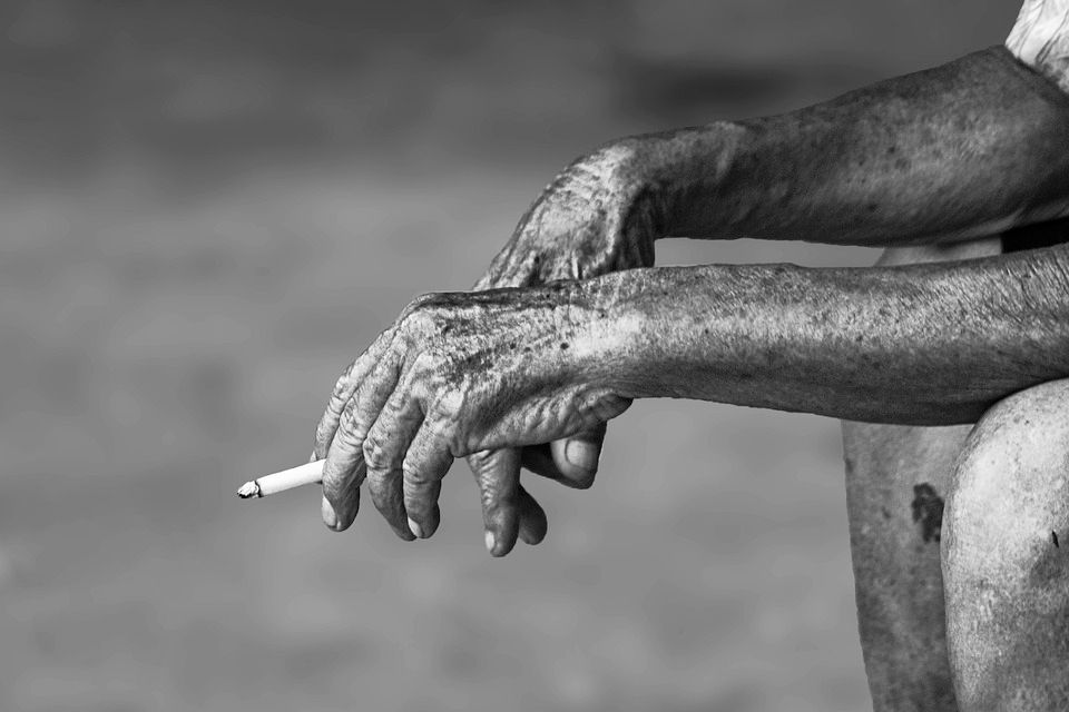 https://pixabay.com/photos/man-cigarette-smoker-smoking-6275436/