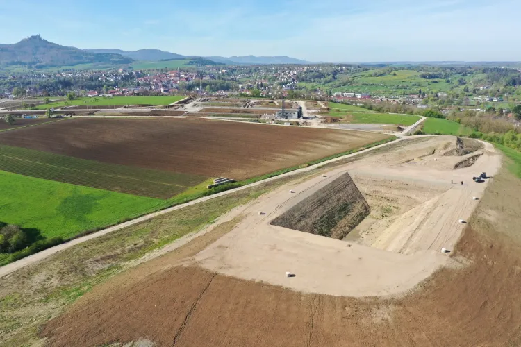 In Hechingen bei Tübingen entsteht ein Erdbeckenspeicher