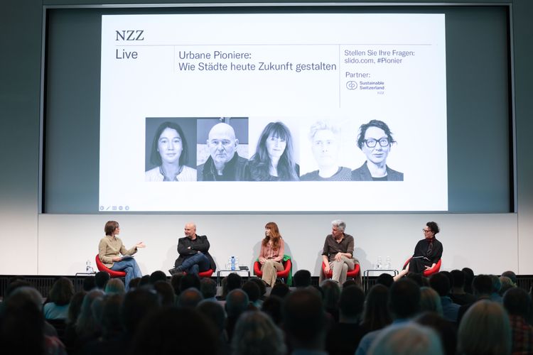 Nachhaltige Städte im Fokus: Die Podiumsdiskussion am NZZ Live Event.