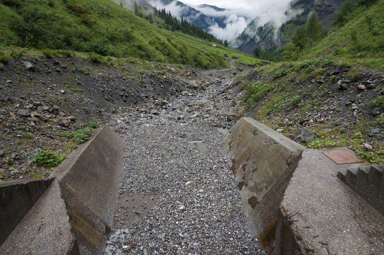 Der Gufelbach im Weisstannental (SG) nach der Ableitung zur Wasserkraftnutzung.