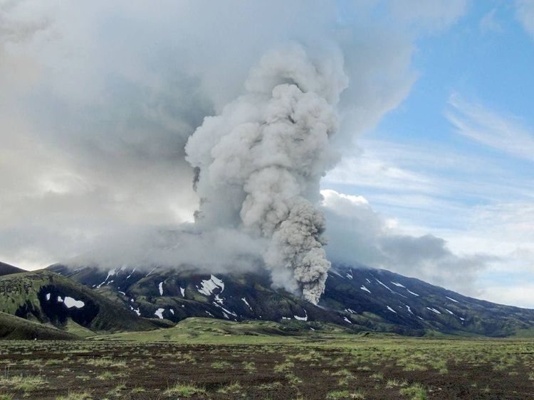 Nach dem schweren Erdbeben vor Kamtschatka bricht der Vulkan Krascheninnikow aus – das erste Mal seit 475 Jahren. Nataliya Akbirova / Imago
