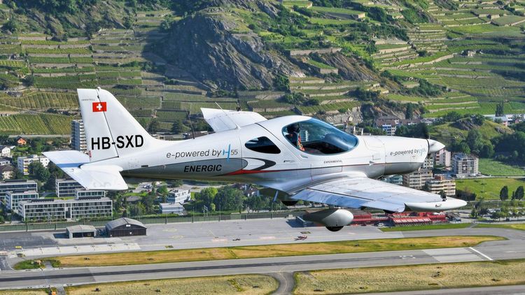 Erste Flüge hat die Bristell B23 Energic rund um den Stammsitz von H55 im Wallis absolviert. Bild: H55