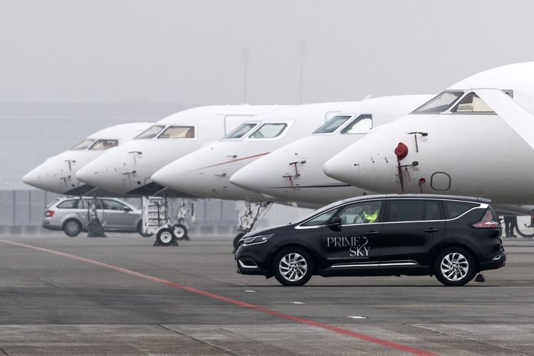 Privatjets stehen während dem WEF auf dem Flugplatz in Davos