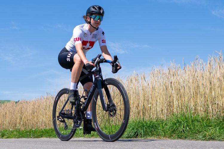 Para-Cyclerin Flurina Rigling bei einem Rennen auf der Bahn. 
