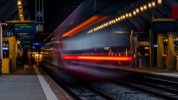 Die Züge in der Schweiz sind sehr pünktlich. Das ist bei Auslandsverbindungen teilweise anders.  Bild: Imago
