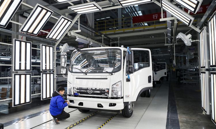 Fertigungsstrasse des chinesischen E-Fahrzeug-Herstellers BYD: Bei schweren Fahrzeugen kommt die Elektrifizierung nicht voran. Bild: Imago 