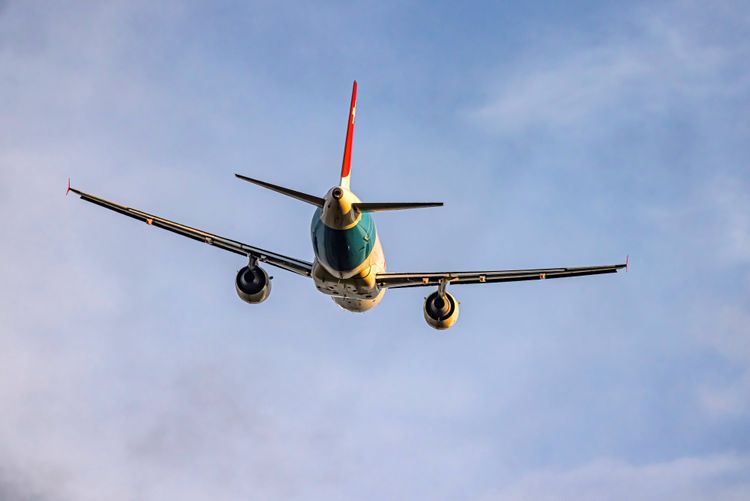 En Flugzeug nach dem Start am Flughafen Zürich