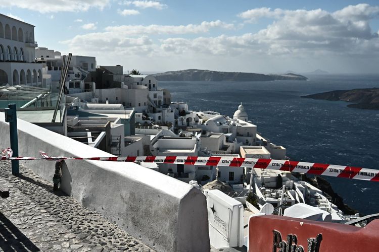 Blick auf das evakuierte Dorf Fira auf Santorin am 5. Februar 2025.