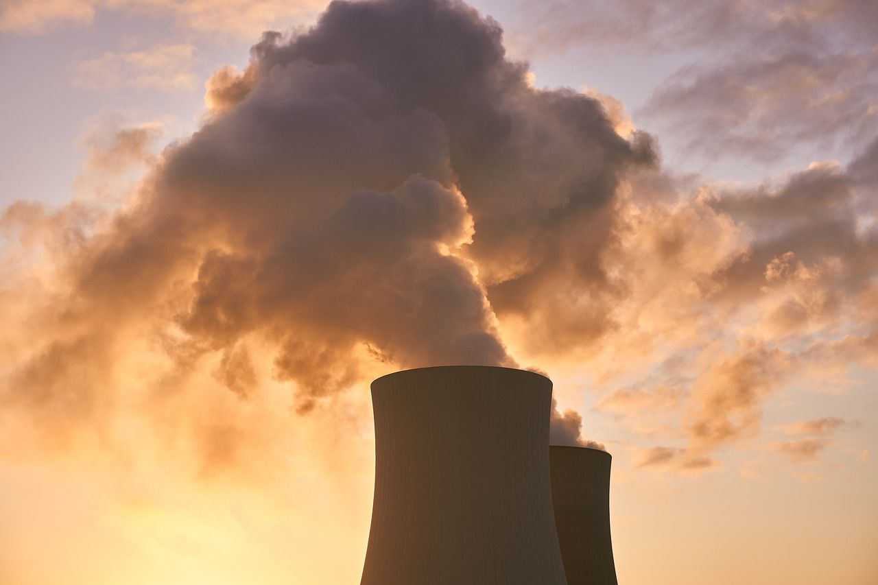 https://pixabay.com/photos/nuclear-power-plant-cooling-tower-4529392/