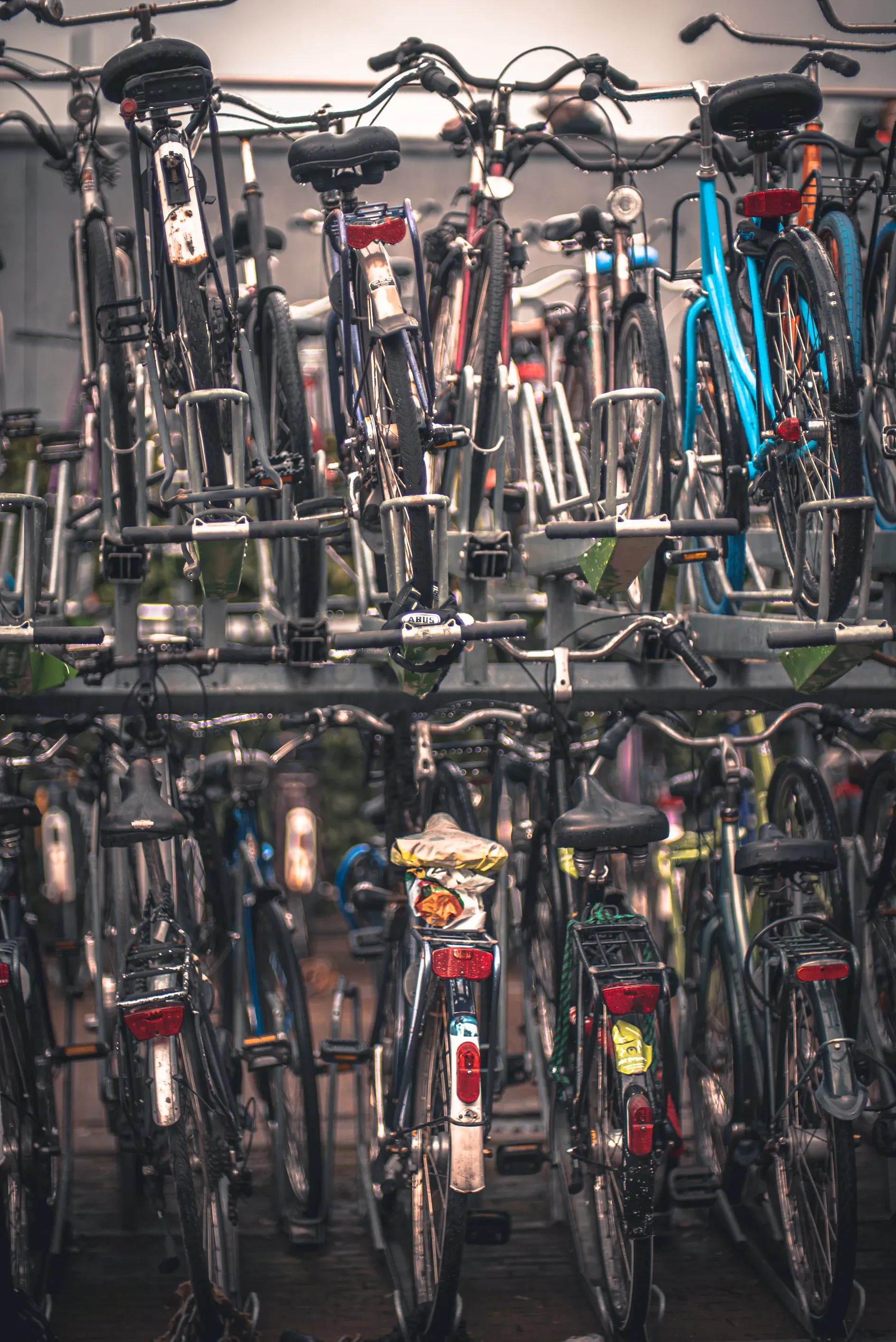 https://unsplash.com/de/fotos/geparkter-fahrradparkplatz-pYtsEYKD_gs