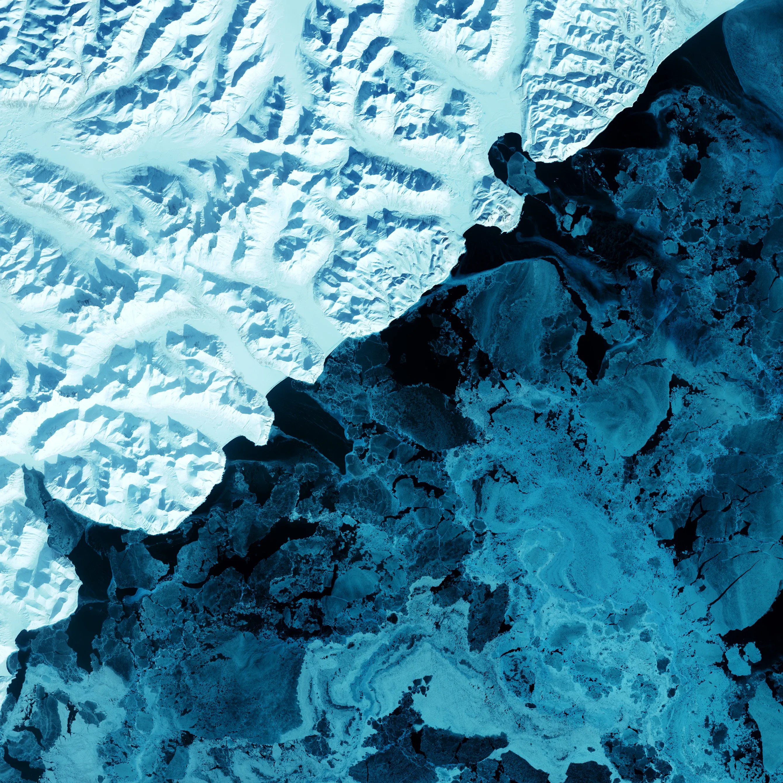 https://unsplash.com/de/fotos/eine-luftaufnahme-eines-schneebedeckten-berges-nF1FvXdJL7o