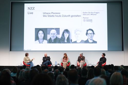 Nachhaltige Städte im Fokus: Die Podiumsdiskussion am NZZ Live Event.