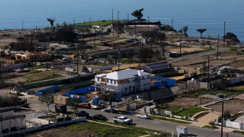 Daniel Cole / Reuters