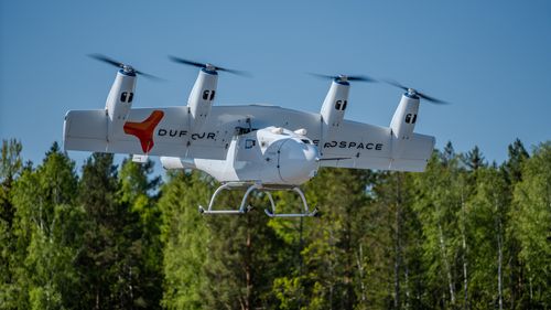 L'Aero2 di Dufour Aerospace in volo con il principio aerodinamico del tiltwing, in cui le ali vengono ripiegate in volo.