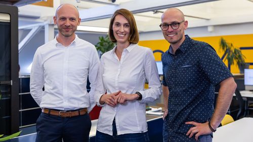 Qumea miete successi anche all’estero: Cyrill Gyger (CEO e co-fondatore), Anna Windisch (Business Development) e Jonas Reber (CTO).